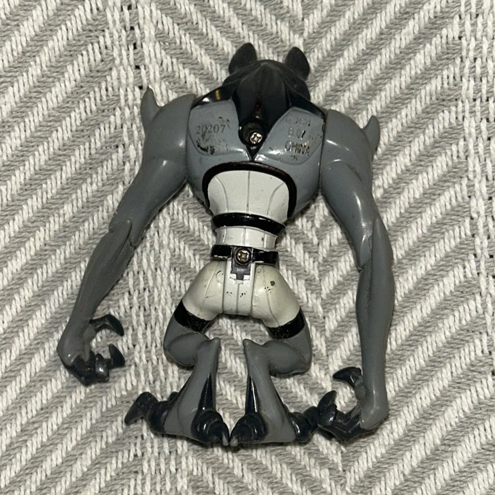 Benwolf Ben 10 2007 Bandai 4